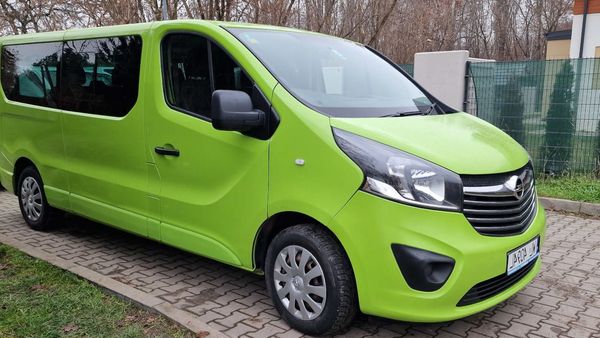 Wypożyczalnia busów w Warszawie -  Opel Vivaro - modele i zalety.
