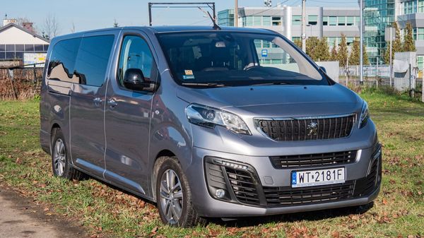 Wynajem Busów w Warszawie - Peugeot Traveller